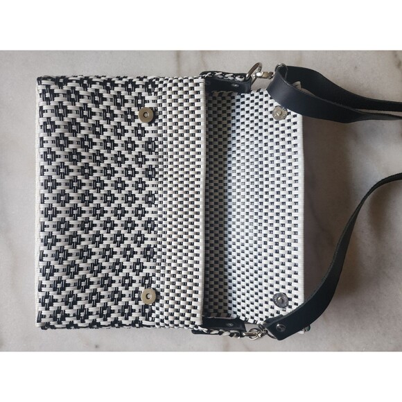 Mexican Artisan Handmade Plastic Floral Purse Bag Colorful Embroidered Flowers - Picture 4 of 9